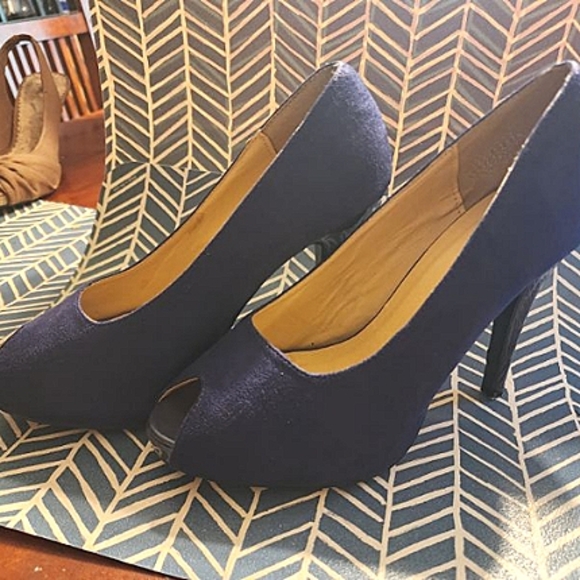 🥁👄 Bonnibel Deep Blue Heeled Shoes, 7.5 size 👄🥁 - Picture 3 of 3